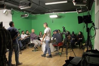 Exercice commun entre le groupe animation et présentation TV et le groupe assistant réalisateur