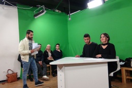 Exercices de présentation d'un journal télévisé en  binôme